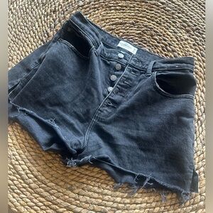 Abercrombie and Fitch - Curve Love High Rise Mom Shorts in Black
